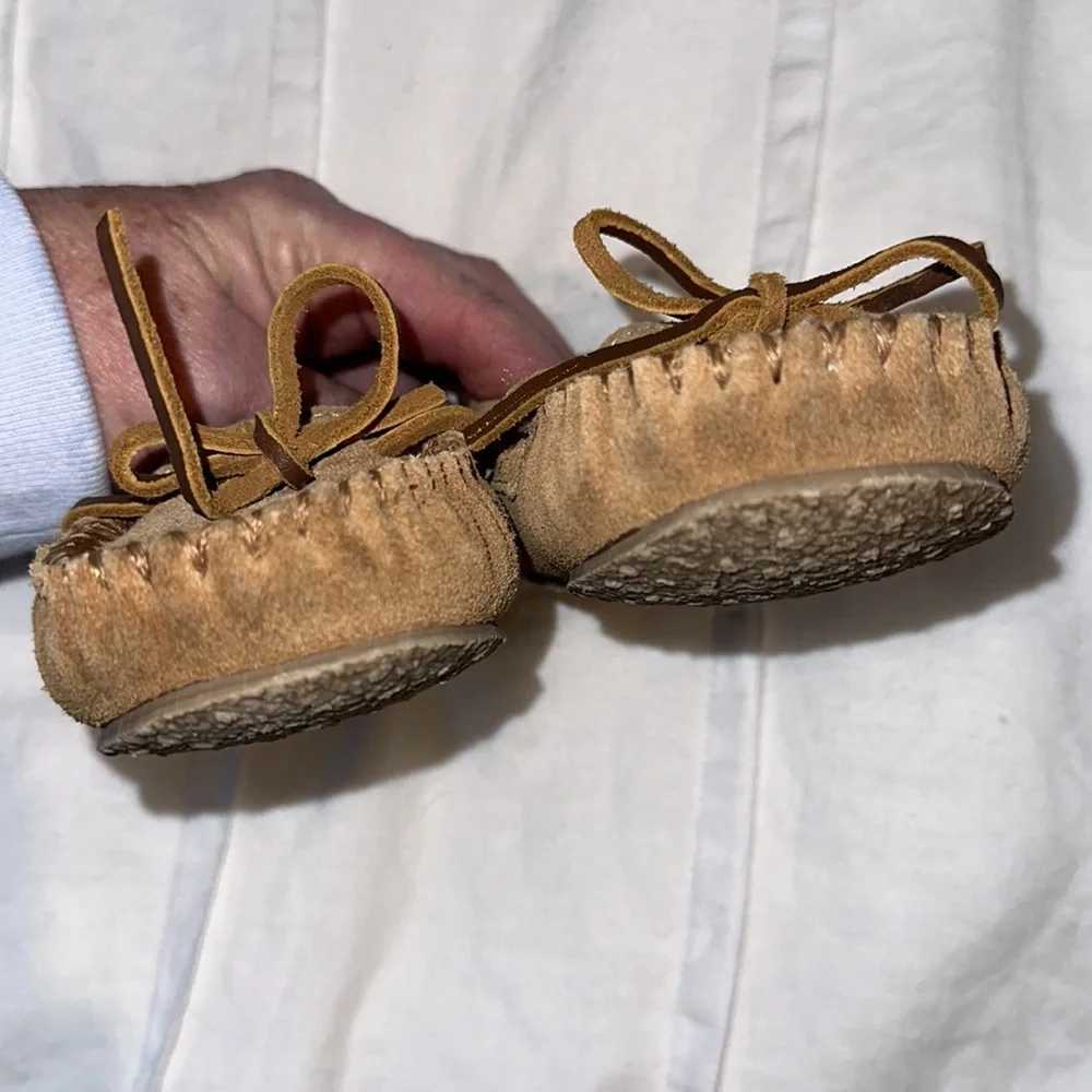 Minnetonka Moccasins Britta Trapper Slipper Little Kid Cinnamon Size 7